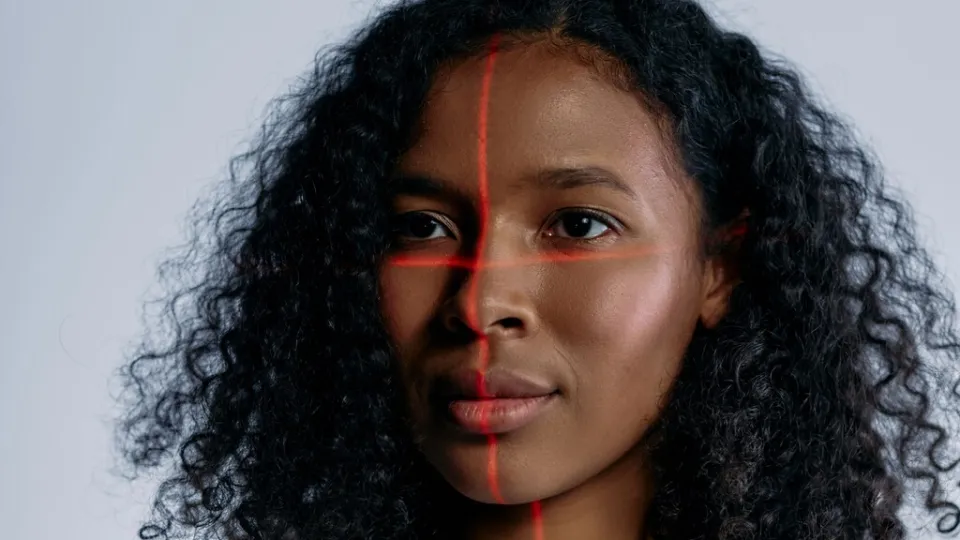 Una simple foto del rostro puede dar pistas sobre la supervivencia de un paciente con cáncer. Esta IA busca encontrarlas